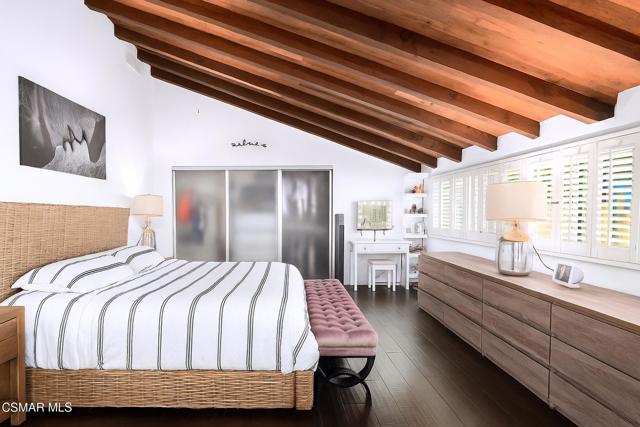 26007 Philrich Circle, Calabasas CA: https://media.crmls.org/mediaz/28e6d570-370a-4812-b04b-6f61d14980c1.jpg