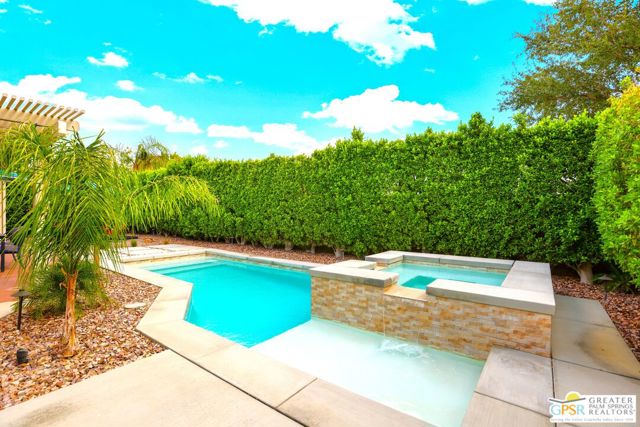 2162 Shannon Way, Palm Springs CA: https://media.crmls.org/mediaz/28e72382-d18a-4dfa-b031-be4abedda10b.jpg