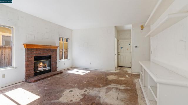 2117 Mark Twain Dr, Antioch CA: https://media.crmls.org/mediaz/28e75252-69cf-40a9-9d2f-0d098d121cf4.jpg