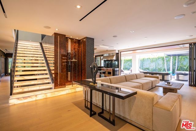 2717 Motor Avenue, Los Angeles CA: https://media.crmls.org/mediaz/28e76fdb-d0c5-4a73-a01a-2cba56bb8d34.jpg