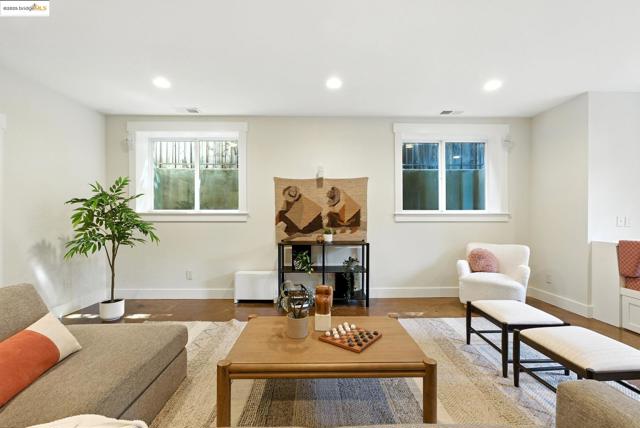1020 Channing Ave, Palo Alto CA: https://media.crmls.org/mediaz/28e77dd8-b068-4675-a4b7-9eb1bb92c848.jpg