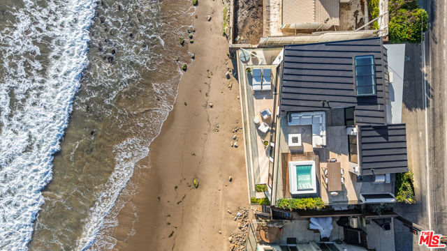 18954 Pacific Coast Highway, Malibu CA: https://media.crmls.org/mediaz/28e7b4f4-87b2-4cd9-b9e1-bafde5483f85.jpg