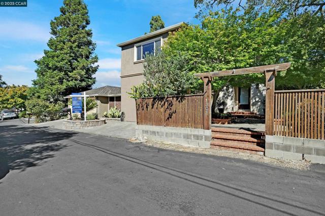1301 Thomas Dr, Martinez CA: https://media.crmls.org/mediaz/28e7c6fd-0991-498b-8318-19f9788b1973.jpg