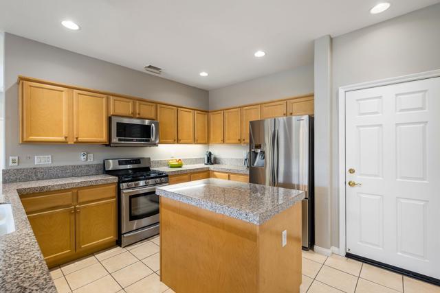 81297 Golden Barrel Way, La Quinta CA: https://media.crmls.org/mediaz/28e8153b-6a97-44c7-97e5-2834154aec80.jpg