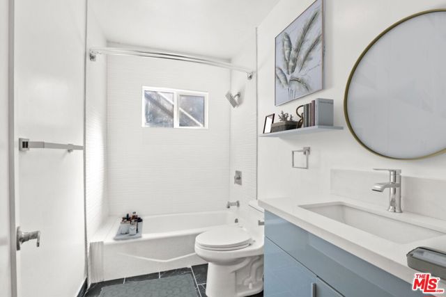 318 Columbia Avenue, Los Angeles CA: https://media.crmls.org/mediaz/28e82333-b3f5-4121-abb3-e1cb042b76d4.jpg