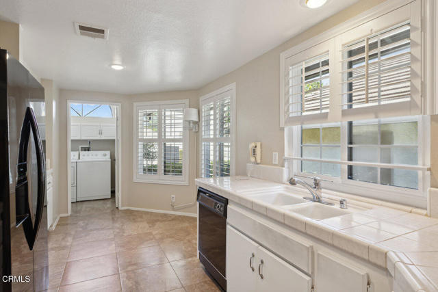 Detail Gallery Image 14 of 38 For 297 Estancia Pl, Camarillo,  CA 93012 - 2 Beds | 2 Baths