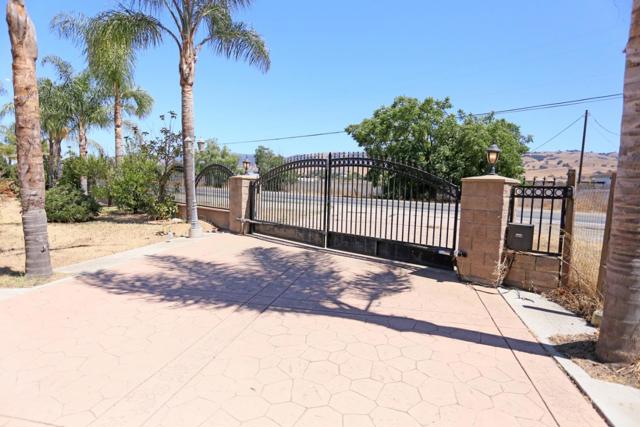 2736 Ferguson Road, Gilroy CA: https://media.crmls.org/mediaz/28e893f3-2afe-4162-a615-937829a59413.jpg