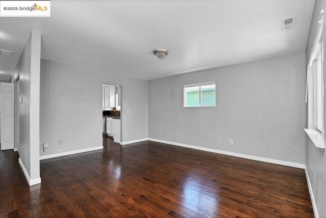 2740 14Th St, San Pablo CA: https://media.crmls.org/mediaz/28e8b5a7-1cf9-4d89-8950-64509d84a913.jpg