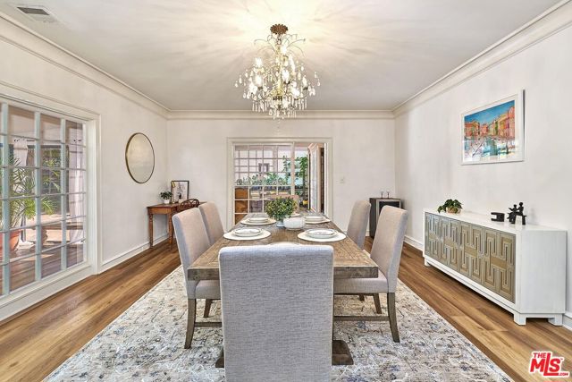 728 S Windsor Boulevard, Los Angeles CA: https://media.crmls.org/mediaz/28e8d64b-efe2-4ba3-86e2-34b708aa867b.jpg