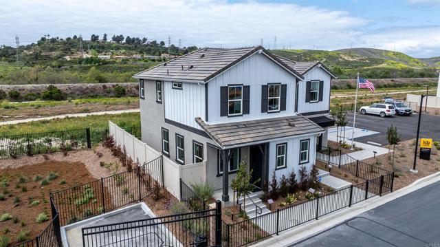 Detail Gallery Image 5 of 7 For 701 Kingbird Loop, Oceanside,  CA 92058 - 4 Beds | 2/1 Baths
