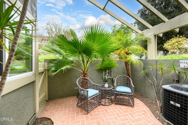 599 Rio Grande Circle, Thousand Oaks CA: https://media.crmls.org/mediaz/28e9523a-8447-4fec-b300-e80d0d14845a.jpg