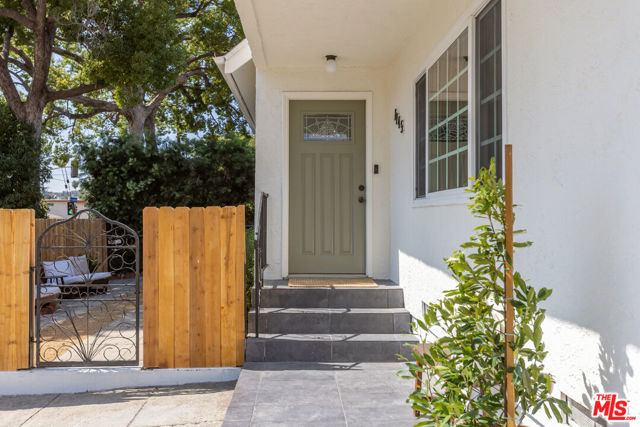 1945 Yosemite Drive, Los Angeles CA: https://media.crmls.org/mediaz/28e9877c-b6f3-4da3-9983-7a0875b7631c.jpg