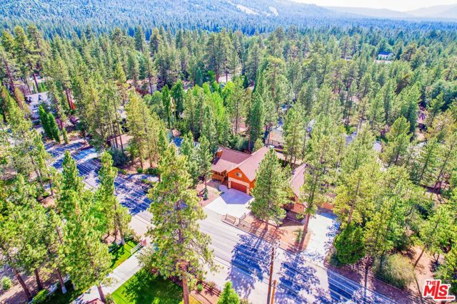 919 Mcalister Road, Big Bear City CA: https://media.crmls.org/mediaz/28e988df-c51c-4161-99f3-c2b219146e26.jpg