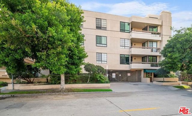 15150 Dickens Street, Sherman Oaks CA: https://media.crmls.org/mediaz/28e9c32b-e58c-43dd-8995-514b06911a85.jpg