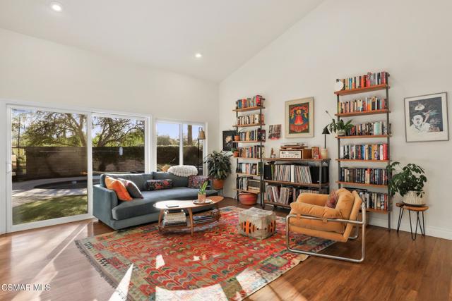 3348 Holloway Street, Newbury Park CA: https://media.crmls.org/mediaz/28ea588f-a4bf-466c-9317-fe9012541a3e.jpg