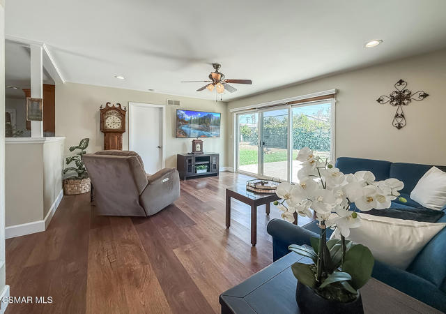 1878 Moore Street, Simi Valley CA: https://media.crmls.org/mediaz/28ea9928-479c-4b0d-b5e7-c75ea1749c35.jpg