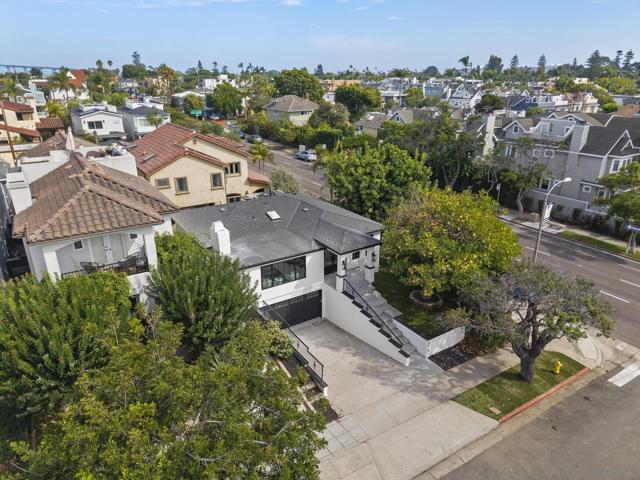 375 E Avenue, Coronado CA: https://media.crmls.org/mediaz/28eb3286-7c78-4ed9-8454-f36764977004.jpg