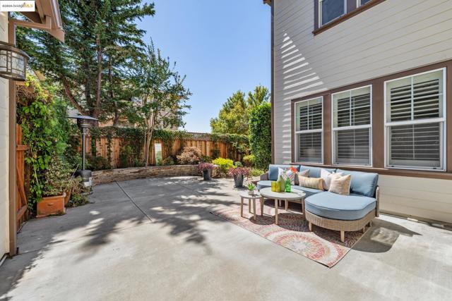 1027 Azuar Drive, Vallejo CA: https://media.crmls.org/mediaz/28ebc361-c214-4308-a39a-ed4946a153fe.jpg
