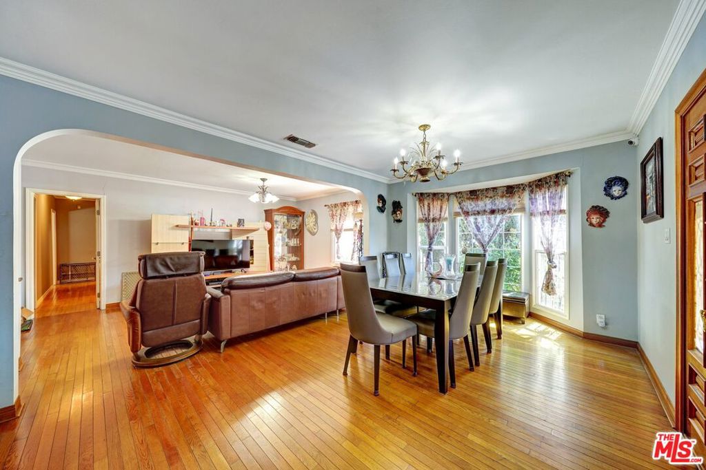 840 N Poinsettia Place