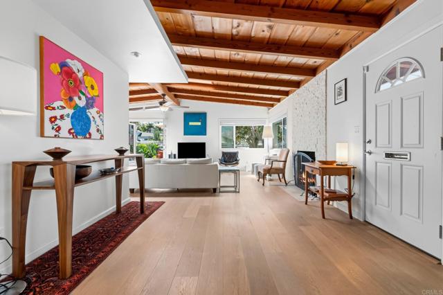 Detail Gallery Image 9 of 44 For 7209 Draper, La Jolla,  CA 92037 - 3 Beds | 3 Baths