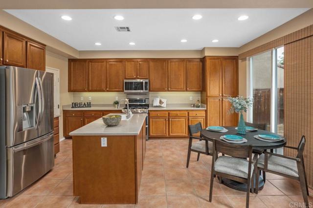 Detail Gallery Image 12 of 37 For 307 Calle De Portola, San Marcos,  CA 92078 - 3 Beds | 2/1 Baths