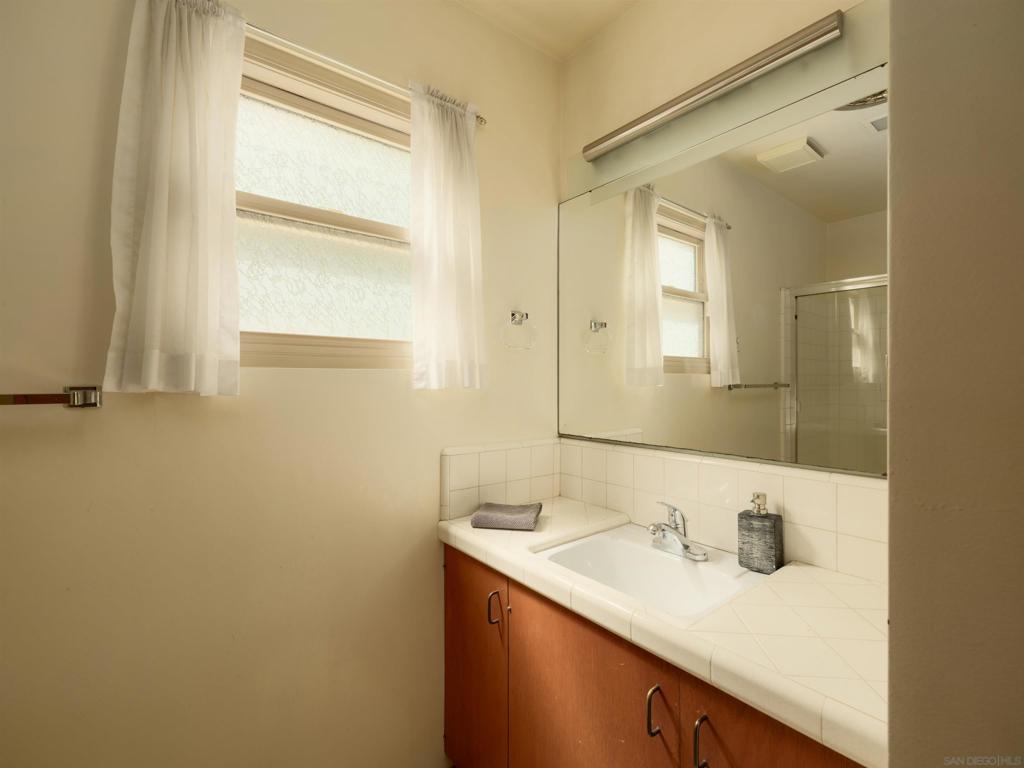 1914 Guy Street - photo 16