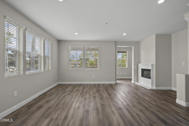 1542 Windshore Way, Oxnard CA: https://media.crmls.org/mediaz/28efe57a-a304-4e7a-890b-97addc379f67.jpg