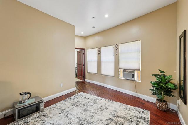 15035 Orchard View Dr, Poway CA: https://media.crmls.org/mediaz/28f05b97-2dc0-46db-83d8-2d733682d935.jpg