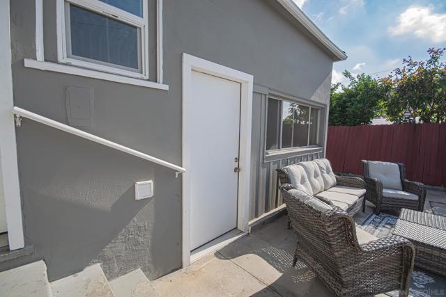 4092 Winona Ave, San Diego CA: https://media.crmls.org/mediaz/28f06f71-c016-4c69-8a06-d2146f8e3181.jpg