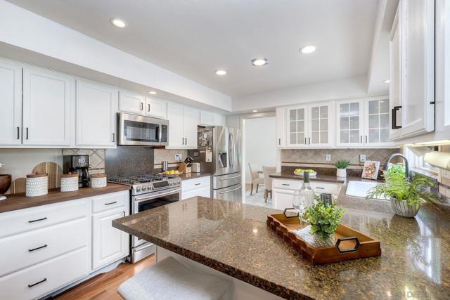 13791 Via Tres Vista, San Diego CA: https://media.crmls.org/mediaz/28f0cda8-9422-40df-8c52-608ca7653e50.jpg