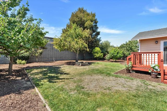 37659 Granville Dr, Fremont CA: https://media.crmls.org/mediaz/28f0cfb6-30d3-4064-9abc-aa5410371a0a.jpg