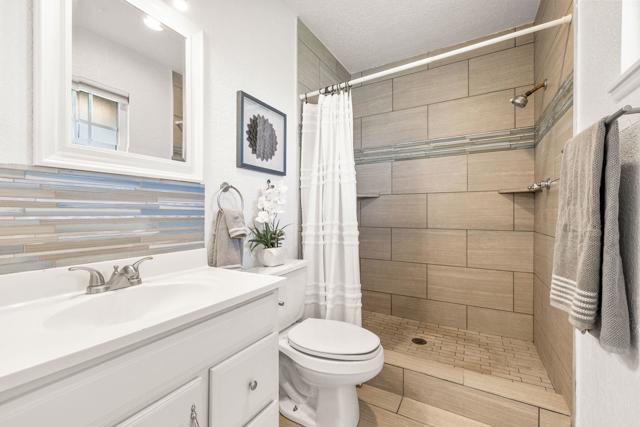 42245 Kansas Street, Palm Desert CA: https://media.crmls.org/mediaz/28f1ed9b-9bda-44cb-bde3-b09f86ff0be0.jpg