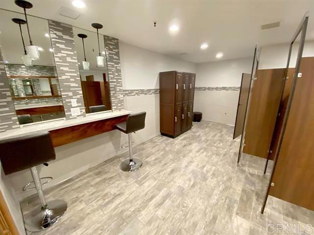 999 N Pacific Street, Oceanside CA: https://media.crmls.org/mediaz/28f212bb-63af-46b5-820f-e612077ca28c.jpg