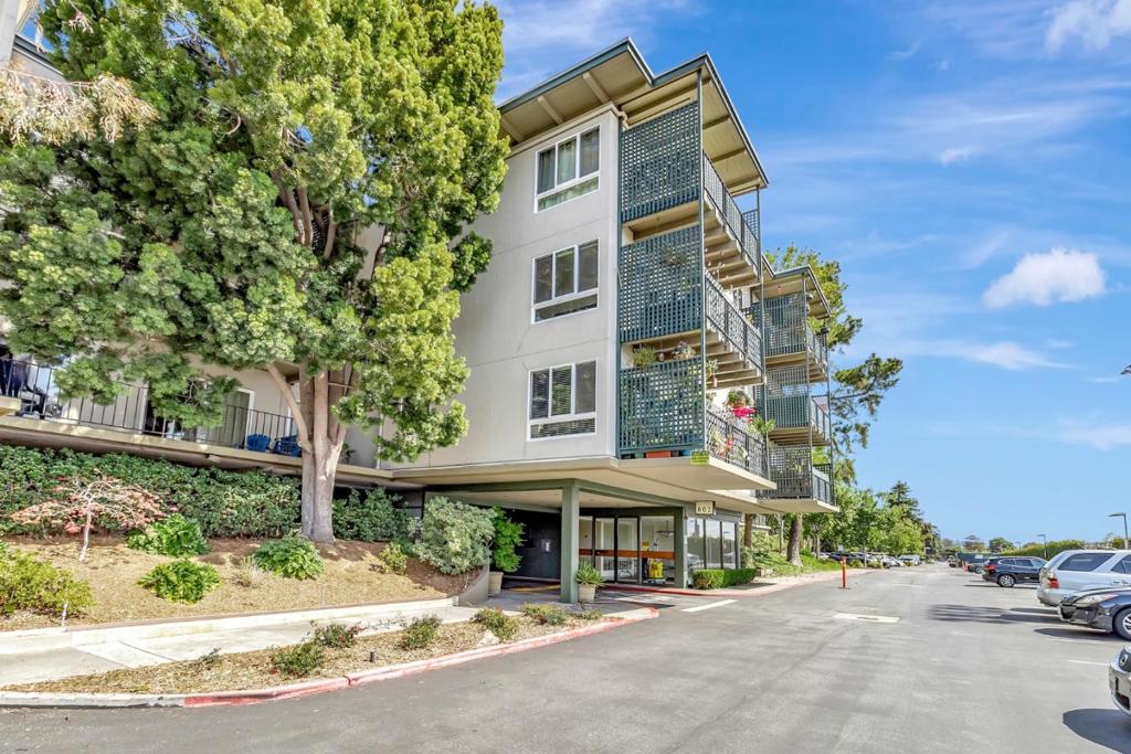 802 N Delaware Street #409