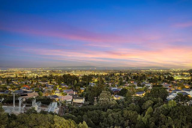 2500 Sage Street, San Mateo CA: https://media.crmls.org/mediaz/28f2f9cf-3205-4e53-91ef-45bb173039ea.jpg