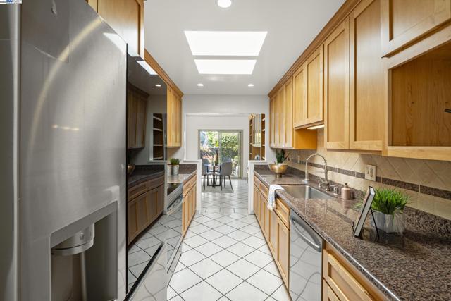 3527 Magnolia Dr, Alameda CA: https://media.crmls.org/mediaz/28f304bc-c6dd-465a-9458-a46c59e341f0.jpg