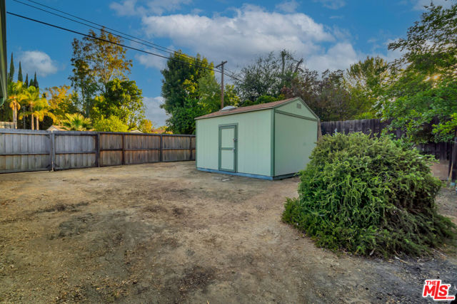 6001 Oakdale Avenue, Woodland Hills CA: https://media.crmls.org/mediaz/28f32a0a-901b-4c53-a19e-9cf11a673066.jpg