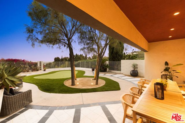 5284 Los Diegos Way, Los Angeles CA: https://media.crmls.org/mediaz/28f3c3ea-4e1e-4363-addf-1856cff8c4b3.jpg