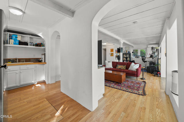 Detail Gallery Image 21 of 36 For 3961 Cumberland Ave, Los Angeles,  CA 90027 - 3 Beds | 2 Baths