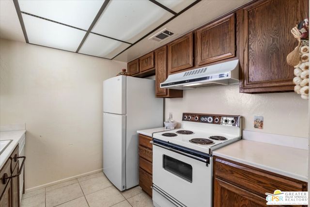 1050 E Ramon Road #15, Palm Springs, CA 92264