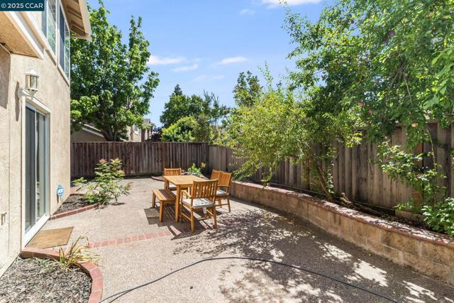 289 Crestview Ave, Martinez CA: https://media.crmls.org/mediaz/28f44e6e-2f0b-47fd-a93c-6f0220d08b10.jpg