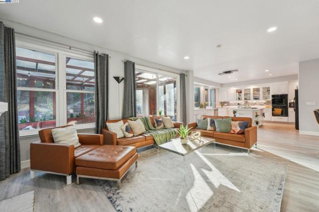 8244 Brittany Dr, Dublin CA: https://media.crmls.org/mediaz/28f4b577-91f6-447f-9236-82bea8d3eec5.jpg
