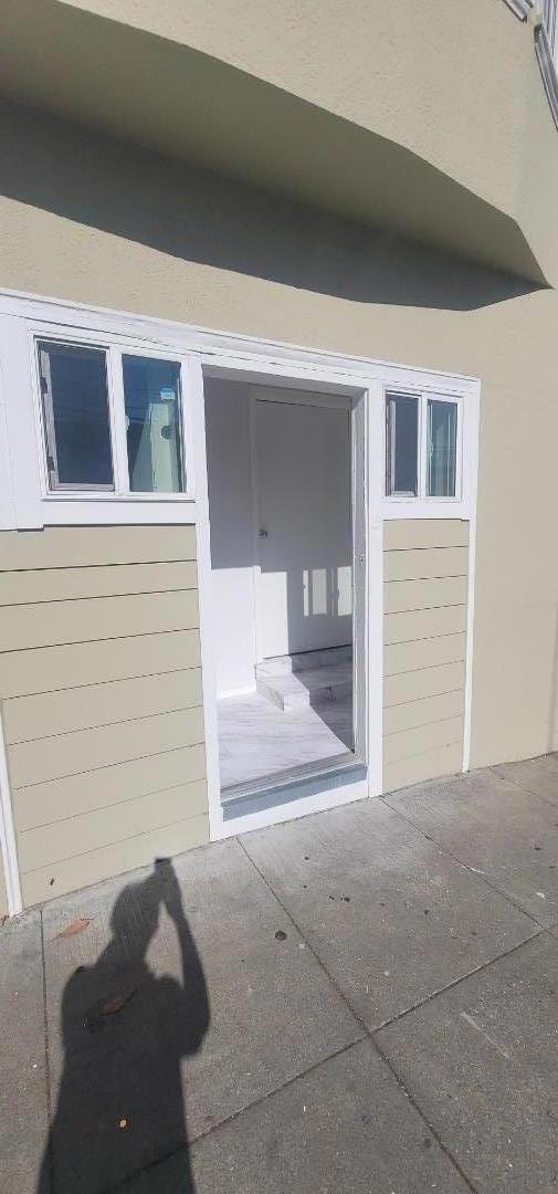 187 Lee Avenue, San Francisco CA: https://media.crmls.org/mediaz/28f4b89d-81a6-4d6d-bbda-4ddc63de8ae3.jpg