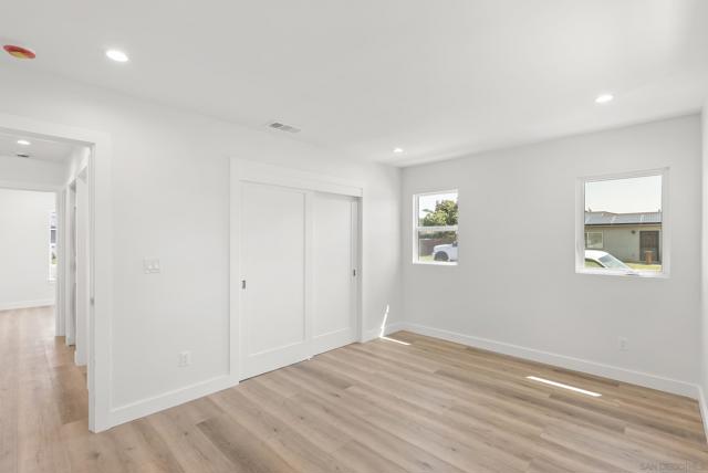 291 Ebony Avenue, Imperial Beach CA: https://media.crmls.org/mediaz/28f594f1-42bb-4142-8513-8f18b2a57023.jpg