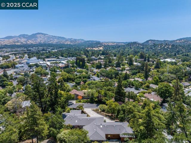 1341 Juanita Dr, Lafayette CA: https://media.crmls.org/mediaz/28f5cca3-4eec-4024-a3f0-b19430481968.jpg