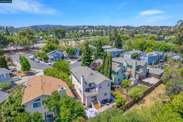 123 Williamson Ct, Martinez CA: https://media.crmls.org/mediaz/28f5e45a-748c-4115-b1b6-0be71194d094.jpg