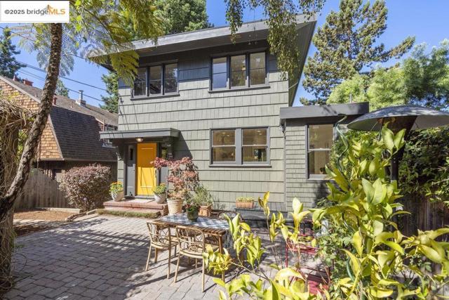1398 Scenic Ave, Berkeley CA: https://media.crmls.org/mediaz/28f65d3c-6209-4c1d-950f-8da17547d658.jpg