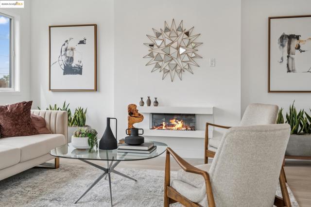 1207 Cedar St, Berkeley CA: https://media.crmls.org/mediaz/28f6776d-ebc9-4847-a601-59e5be0b1bc7.jpg