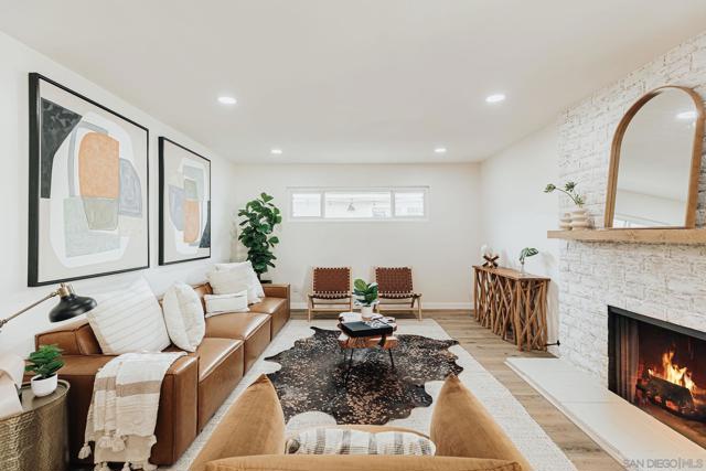 3624 Governor Dr, San Diego CA: https://media.crmls.org/mediaz/28f696c9-985f-477b-944a-b3e0bed9bc95.jpg