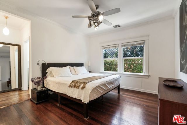 2130 W 27th Street, Los Angeles CA: https://media.crmls.org/mediaz/28f6f014-bcd3-4cab-a4d8-f1d167ed258b.jpg